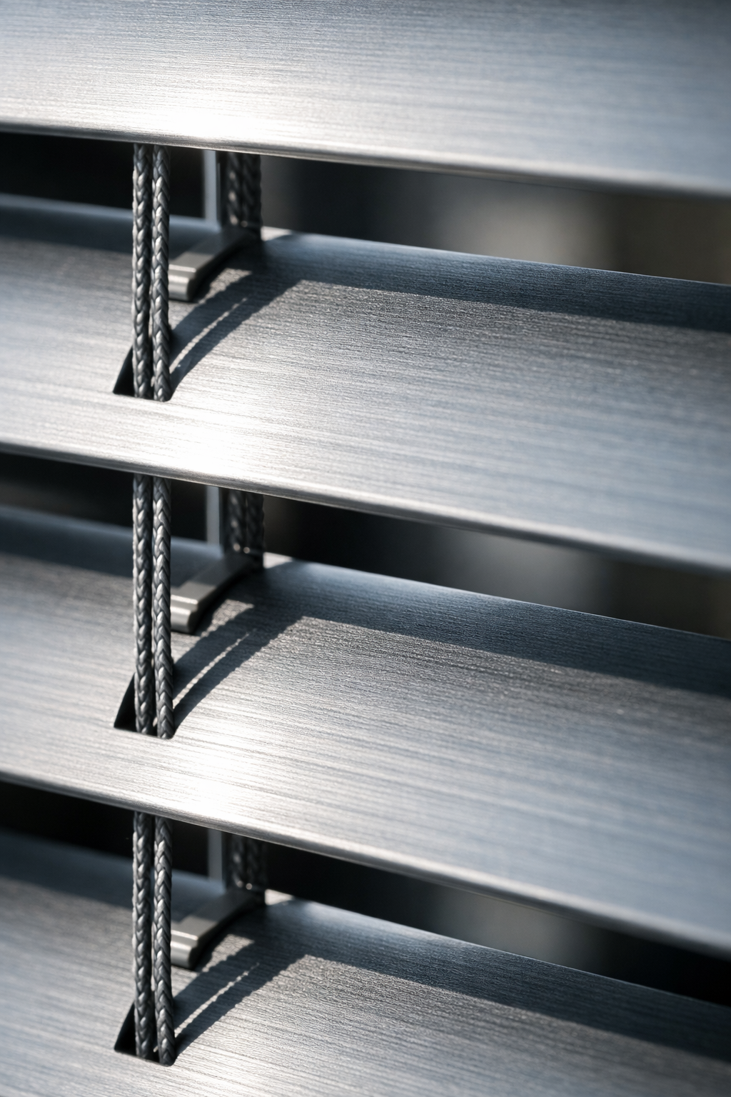 Zaluzje poziome aluminiowe - trwałe i funkcjonalne osłony okienne